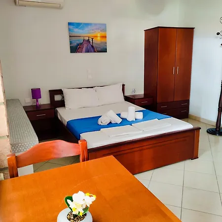 Simos Appartement Korinós