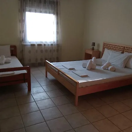 Simos Appartement Korinós