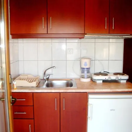 Simos Appartement Korinós